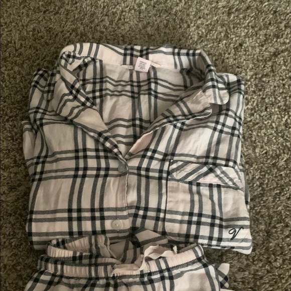 Victoria's Secret Black and White Plaid Pajamas - Picture 1 of 3